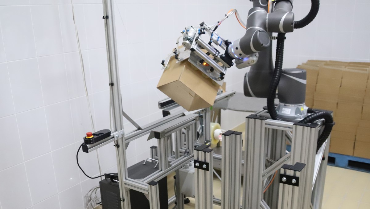 Collaborative cardboard boxes maker robot SIA Системы промышленной